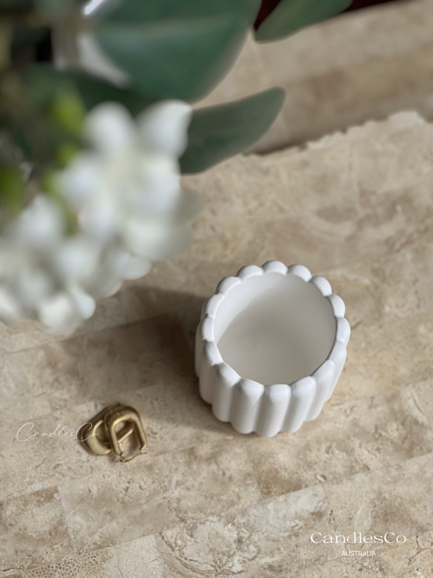 Ribbed Scented Vessel