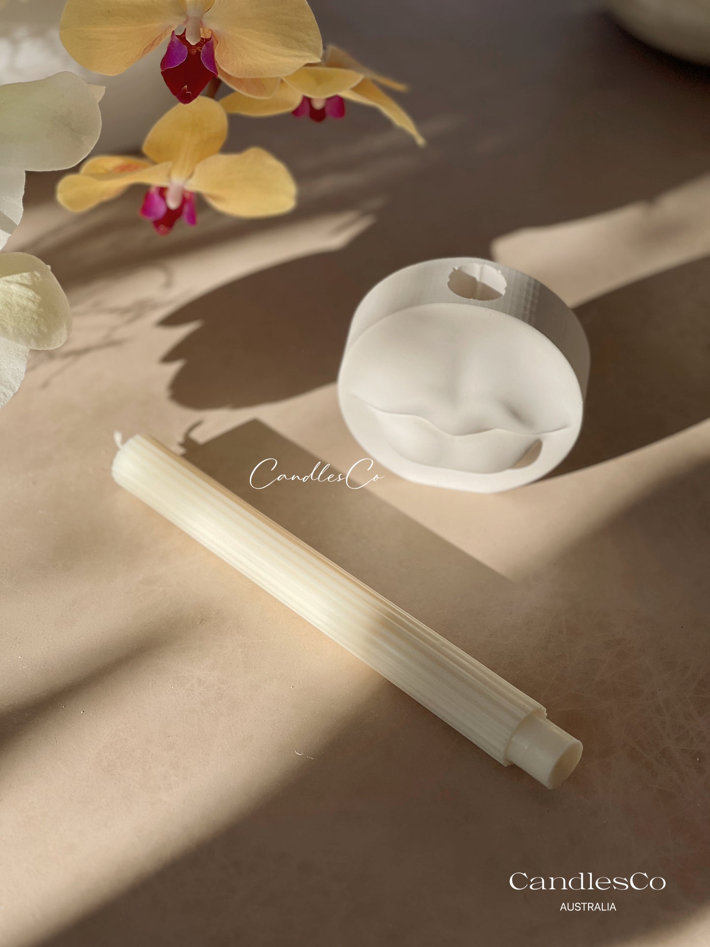 Lip Candle Holder