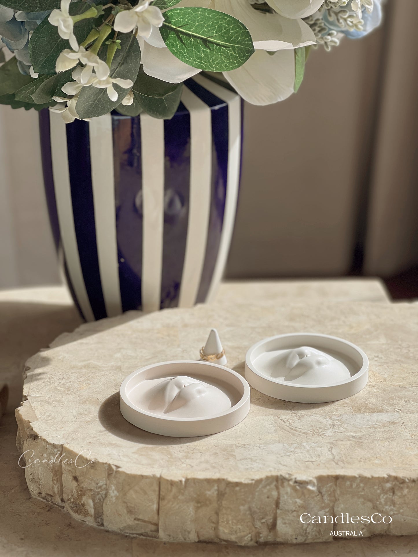 Lip Incense Holder