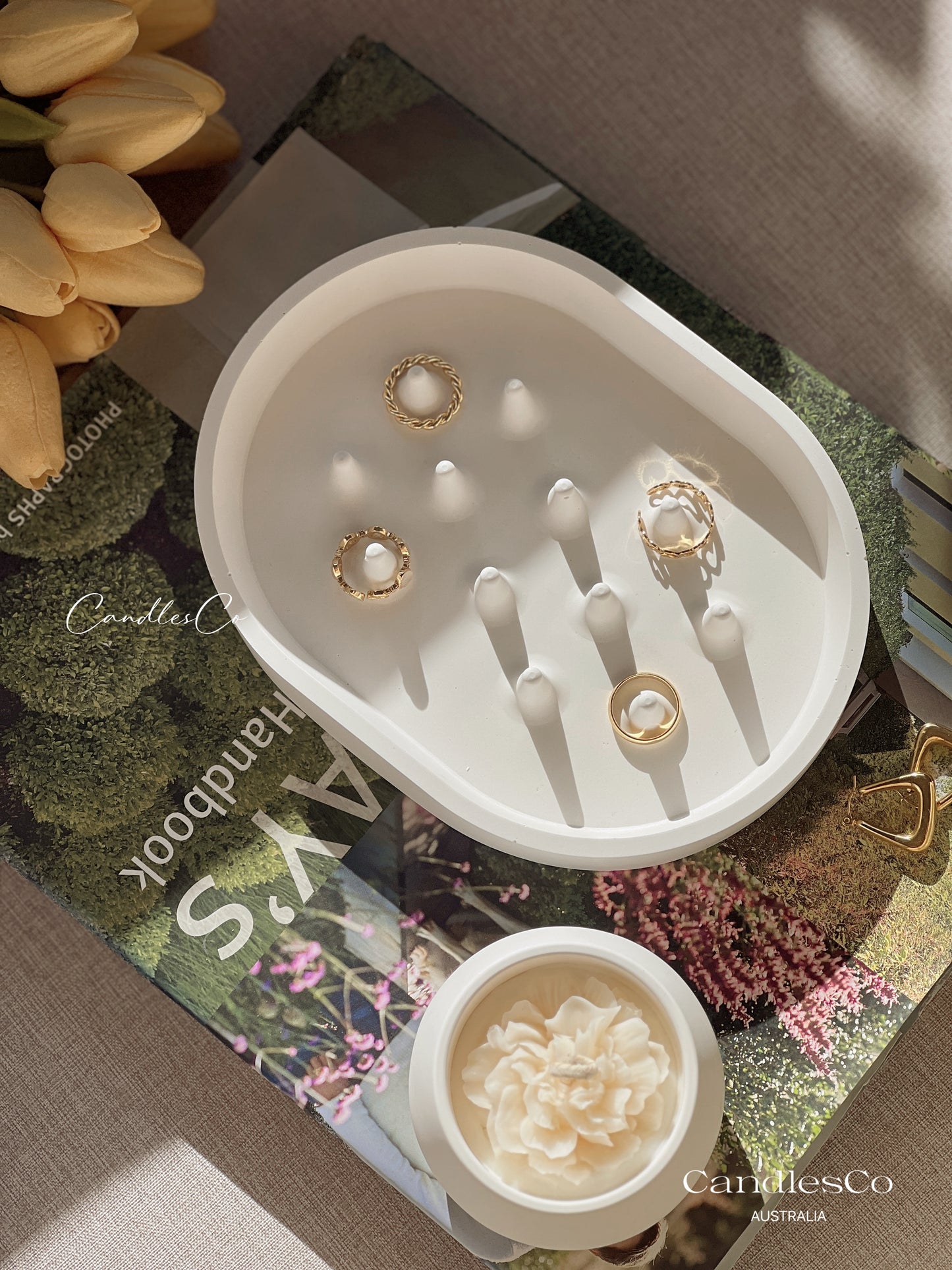 Oval Ring Holder