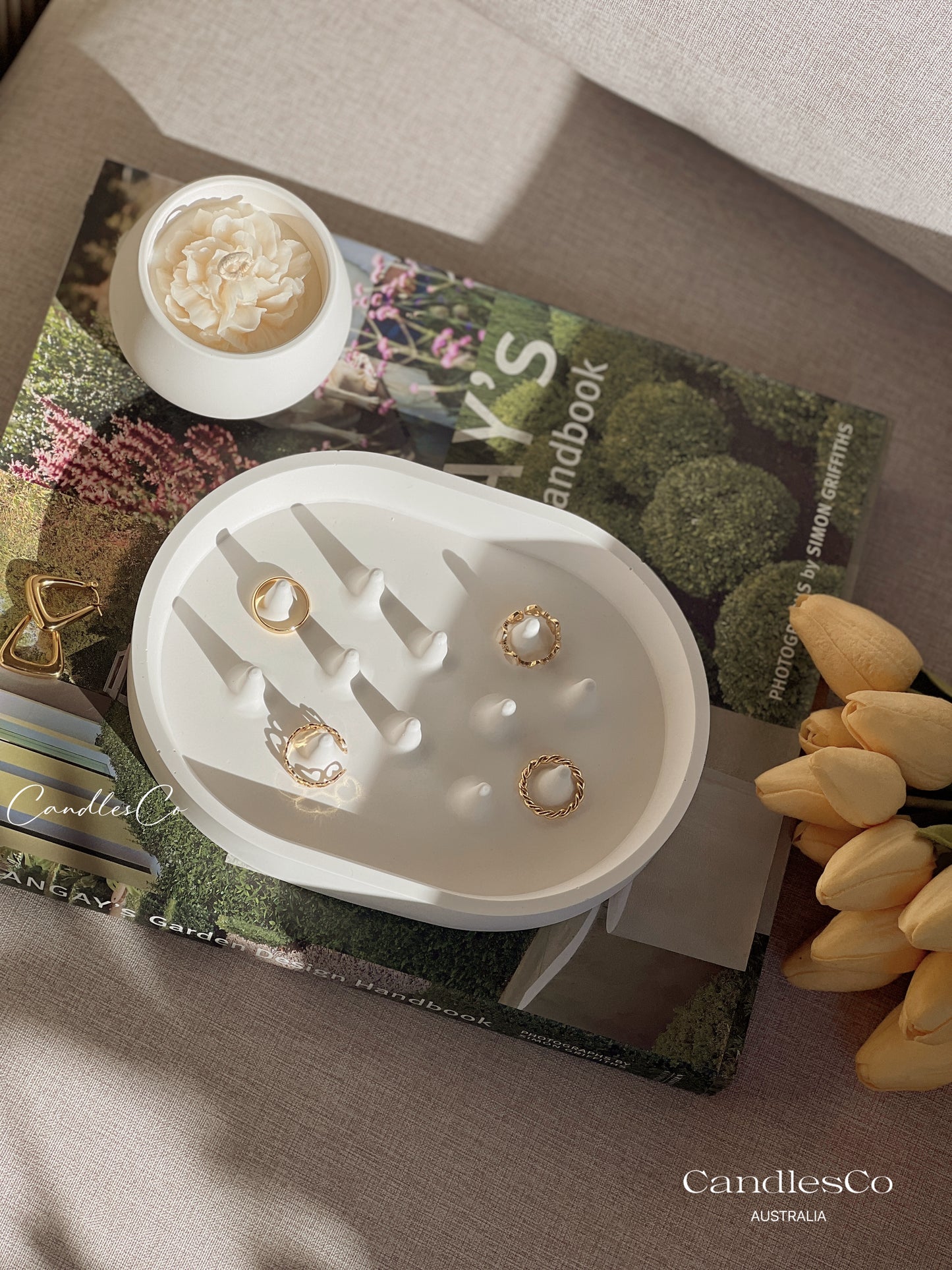 Oval Ring Holder