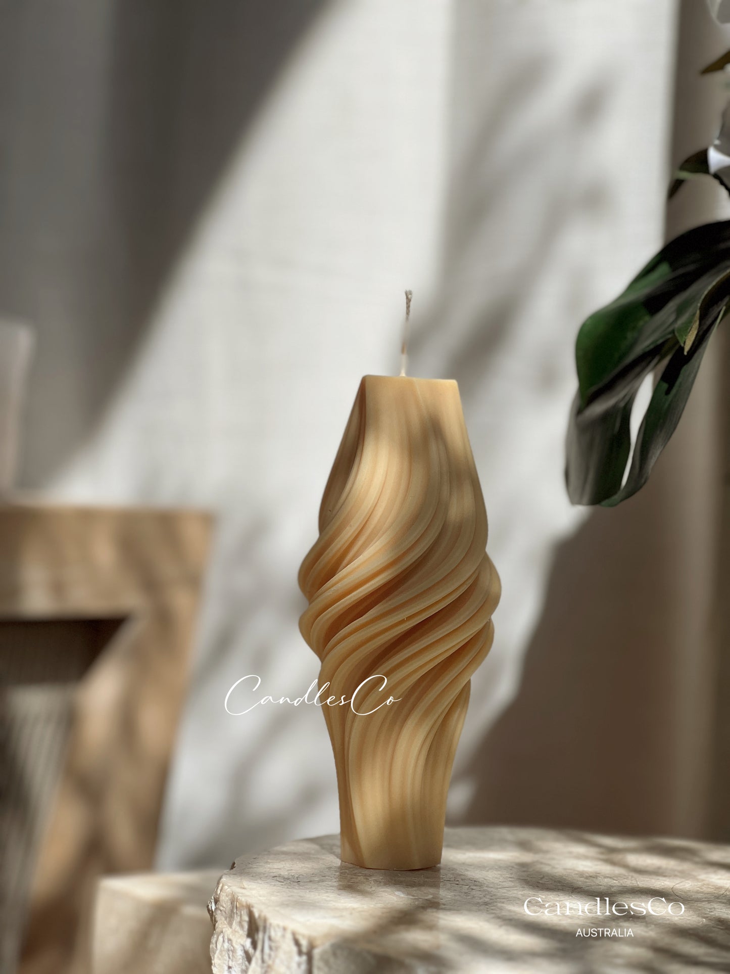 Wavy Twisted Pillars