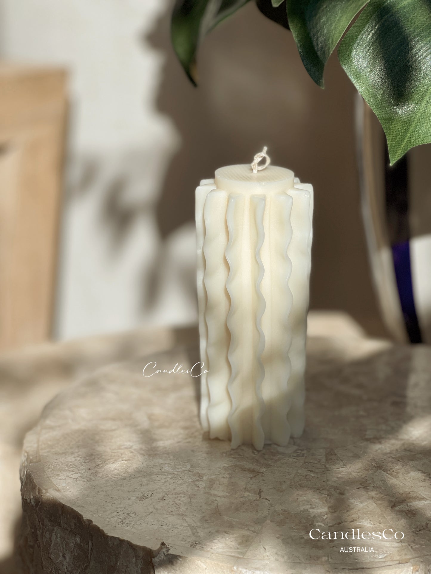 Frill Pillar