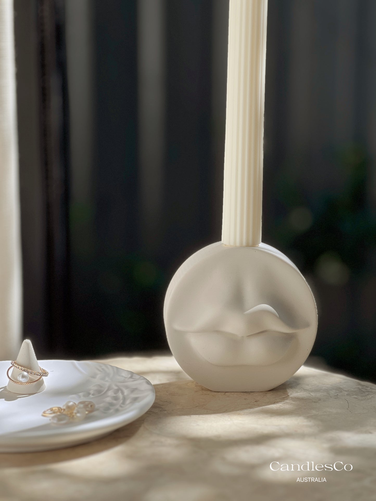 Lip Candle Holder
